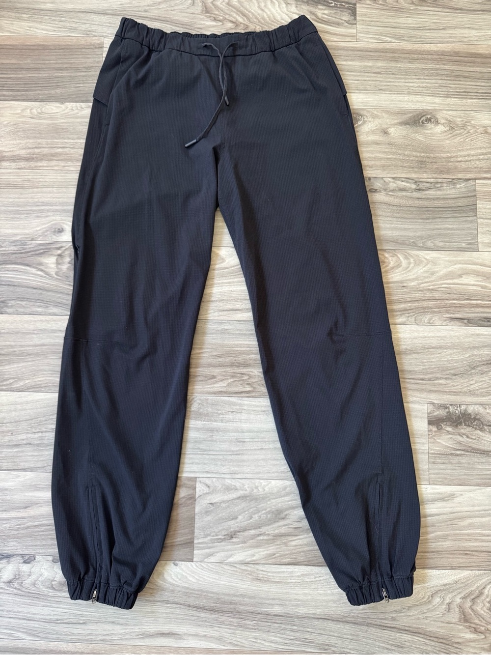 Lululemon Essential Affinity Mid Rise Jogger Pant in Black Size 4